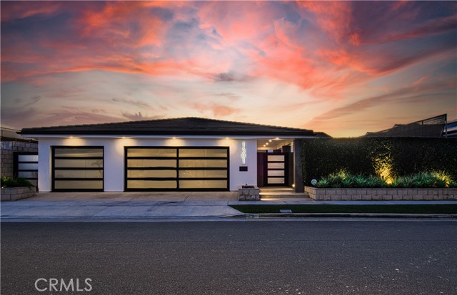 Detail Gallery Image 38 of 39 For 1301 Outrigger Dr, Corona Del Mar,  CA 92625 - 4 Beds | 3/1 Baths