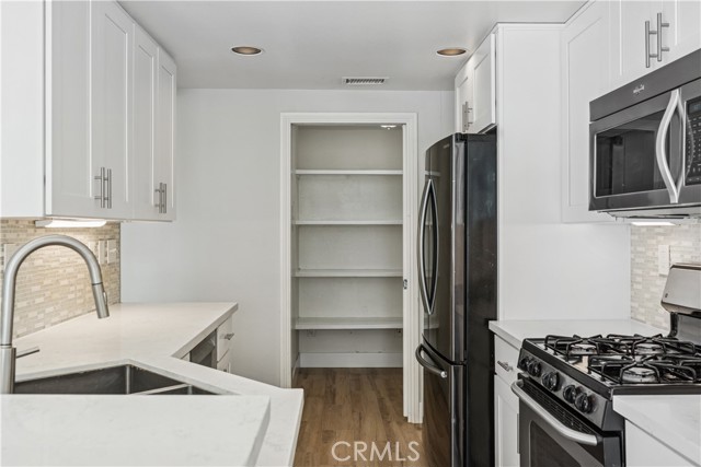 Detail Gallery Image 15 of 47 For 27446 Jasmine Ave, Mission Viejo,  CA 92692 - 3 Beds | 2/1 Baths