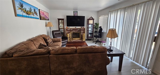 6773 Condor Drive, Jurupa Valley CA: https://media.crmls.org/medias/5509e24a-7bd9-4193-9ebf-aee3dd14a549.jpg