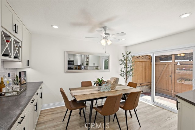 4 Riptide Court, Newport Beach CA: https://media.crmls.org/medias/550a847b-542b-46fa-963c-f0dab94e48d9.jpg
