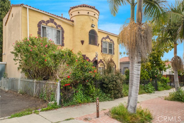 1061 W 57th Street, Los Angeles CA: https://media.crmls.org/medias/550aa900-c0d4-4a44-bbf0-7853cc9af8cb.jpg