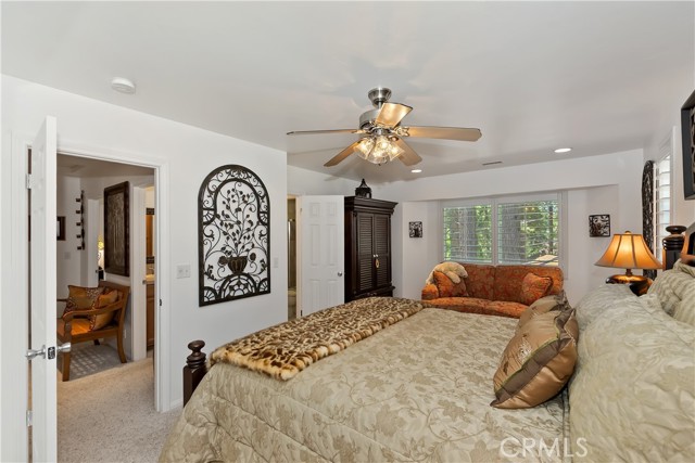 31816 Silver Spruce Drive, Running Springs CA: https://media.crmls.org/medias/550b4156-40e0-4ff7-8013-4201061180ed.jpg
