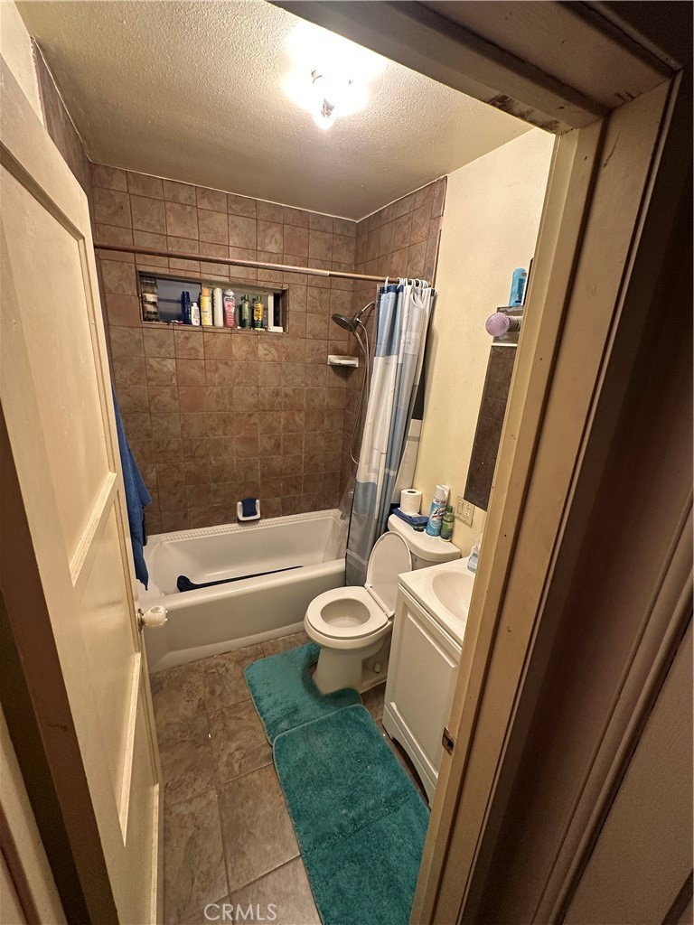 https://media.crmls.org/medias/550c5db8-3878-4001-811b-3264321faa77.jpg?preset=X-Large