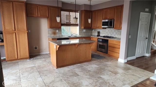 2825 E Cinnamon, Anaheim CA: https://media.crmls.org/medias/550ce248-ee13-4ba3-922c-108799ededad.jpg