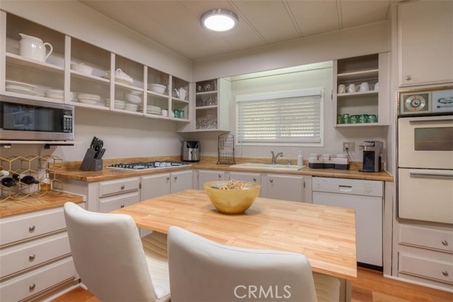 1675 Manzanita Avenue, Chico CA: https://media.crmls.org/medias/550d7675-a6ae-4ee3-bafd-cb22b79e9f64.jpg