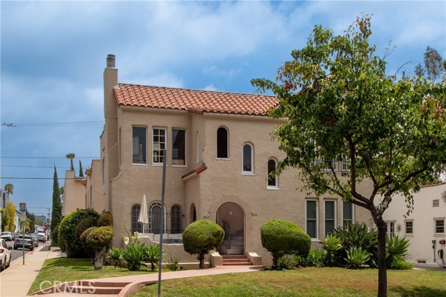 8214 Romaine Street photo 4