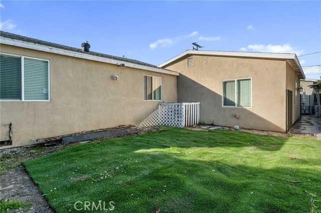 289 E Heath, Long Beach CA: https://media.crmls.org/medias/550e3827-311c-4e9b-a9cd-96f0068bf20b.jpg