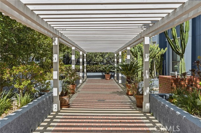 Detail Gallery Image 3 of 54 For 17711 Margate St #103,  Encino,  CA 91316 - 2 Beds | 1/1 Baths