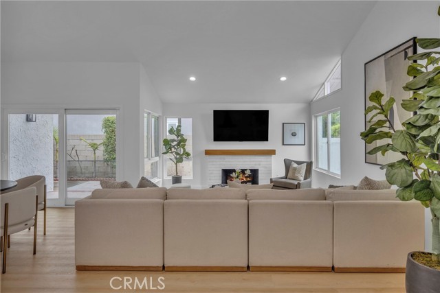 Image 5 of 50 For 20441 Whitetree Circle