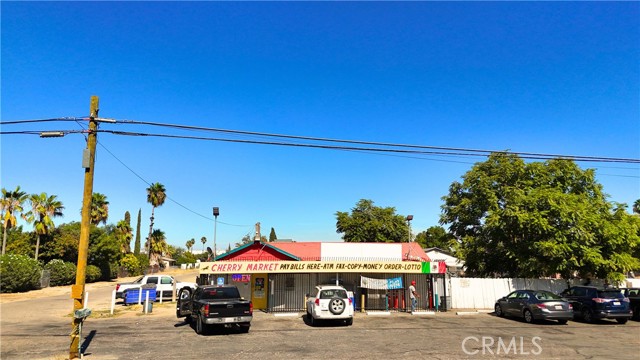 3738 S Cherry Avenue, Fresno CA: https://media.crmls.org/medias/550f6fa0-7be0-4c43-9e6e-b2a525d8244e.jpg