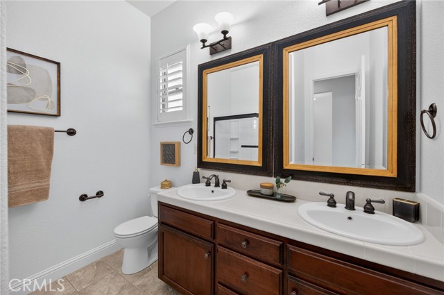 Detail Gallery Image 36 of 44 For 1563 E via Mirasol, Fresno,  CA 93730 - 4 Beds | 3 Baths