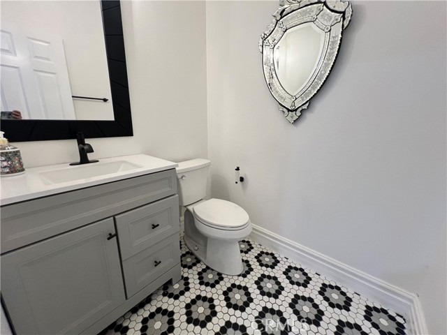 Detail Gallery Image 24 of 34 For 14126 Bay Cir, Corona,  CA 92880 - 6 Beds | 3/1 Baths