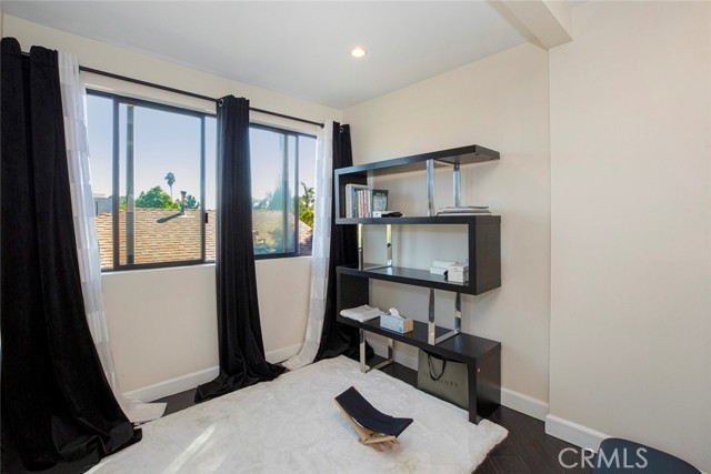 Detail Gallery Image 16 of 28 For 5456 Hermitage Ave #8,  Valley Village,  CA 91607 - 2 Beds | 2 Baths