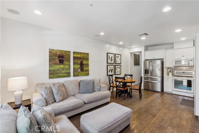 604 E Water Street, Anaheim CA: https://media.crmls.org/medias/55120064-5124-4141-8ba0-1b26c16da054.jpg