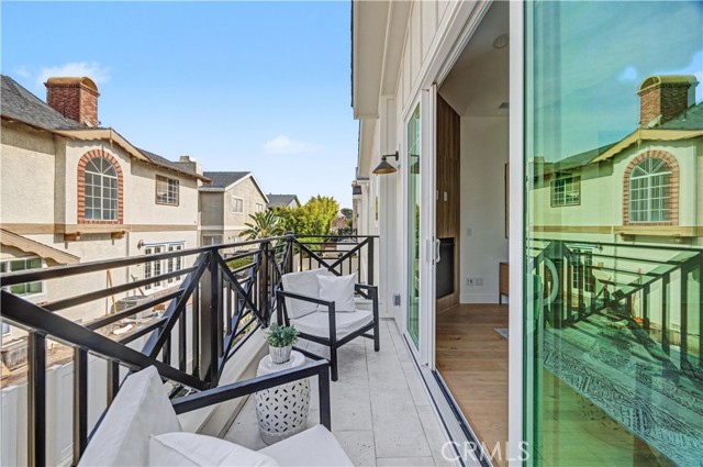Detail Gallery Image 20 of 43 For 2203 Marshalfield #B,  Redondo Beach,  CA 90278 - 4 Beds | 3/1 Baths
