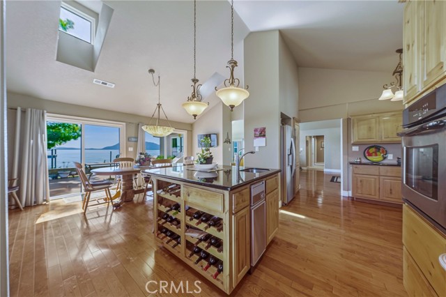3790 Lakeshore Boulevard, Lakeport CA: https://media.crmls.org/medias/551290af-ed84-46d7-ae8f-c4baec1731f4.jpg