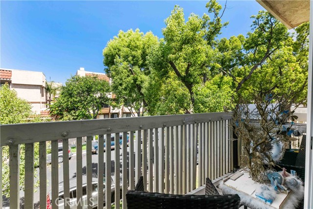 456 E San Jose Avenue, Burbank CA: https://media.crmls.org/medias/55129cea-c92e-43c0-ada6-5c1e94af419b.jpg