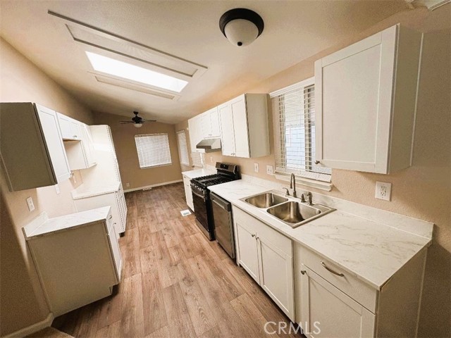 Detail Gallery Image 3 of 16 For 9366 Talbert Aly, Fountain Valley,  CA 92708 - 3 Beds | 2 Baths