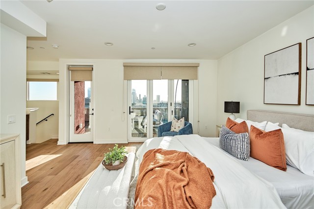 1050 N Joels Place, Los Angeles CA: https://media.crmls.org/medias/55135318-85b3-4563-af3d-bbe95aaa0902.jpg