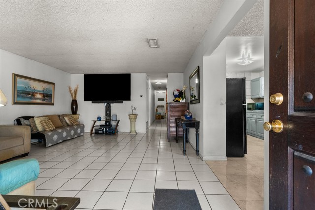 13086 Foothill Boulevard, Sylmar CA: https://media.crmls.org/medias/55137d34-1624-4aaf-82ba-5b8b828c84fa.jpg