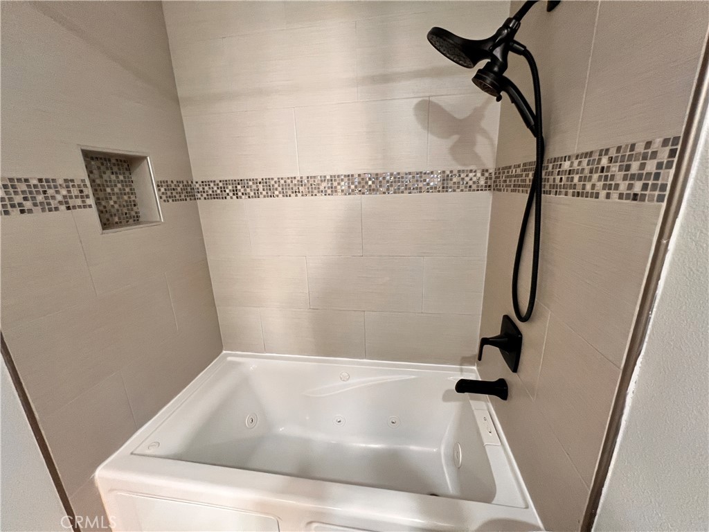 https://media.crmls.org/medias/55148421-b34f-47e6-b66d-c7fe1e4d5ffc.jpg?preset=X-Large