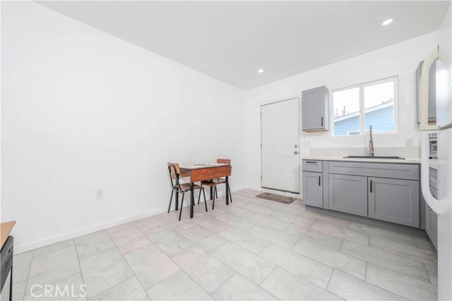 Detail Gallery Image 6 of 22 For 13613 Silverbow Ave, Norwalk,  CA 90650 - 1 Beds | 1 Baths