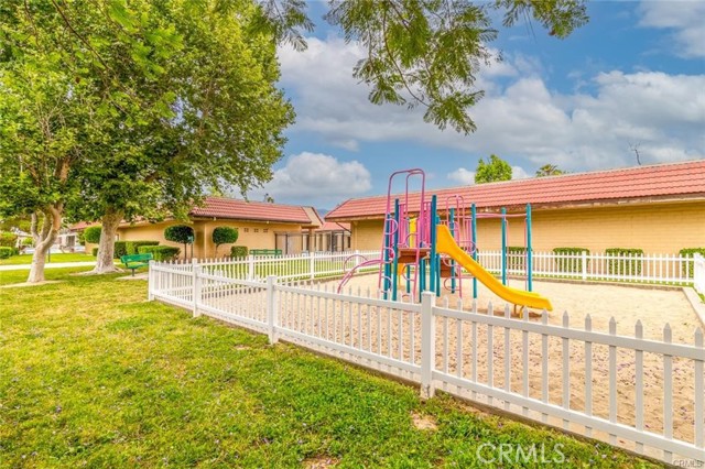 913 S Grand Avenue, San Jacinto CA: https://media.crmls.org/medias/551497b6-0cca-48f1-a077-c68ad103865b.jpg