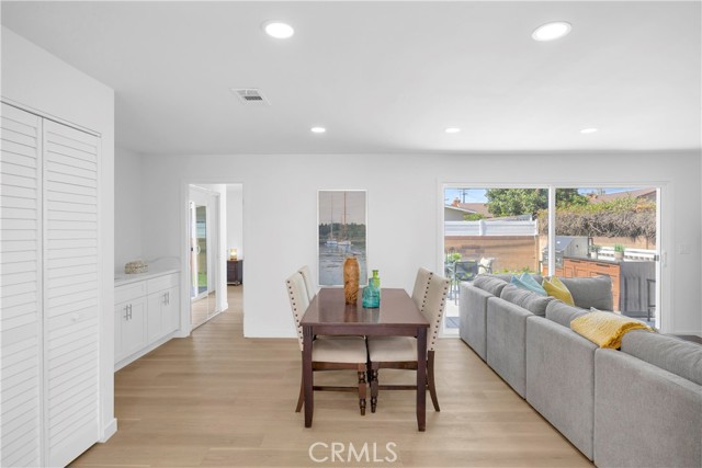 8381 E Blithedale Street, Long Beach CA: https://media.crmls.org/medias/55158d1d-e6f6-4af0-8e87-a4ceff3c1ea8.jpg