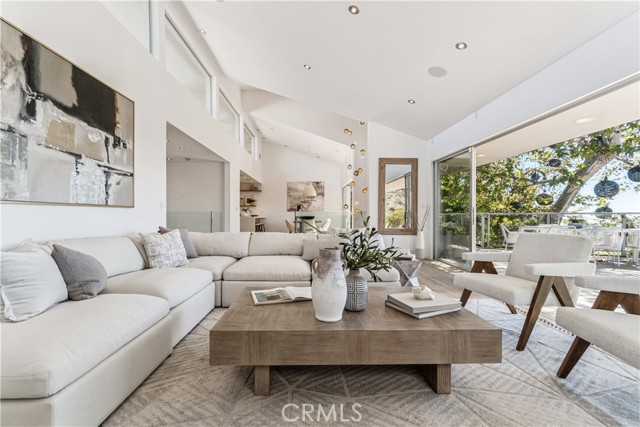 Detail Gallery Image 15 of 31 For 1619 Tower Grove, Beverly Hills,  CA 90210 - 4 Beds | 4/2 Baths