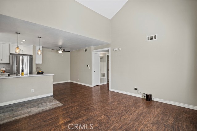 Detail Gallery Image 15 of 45 For 24451 Leonard Tree Ln #201,  Newhall,  CA 91321 - 2 Beds | 2 Baths