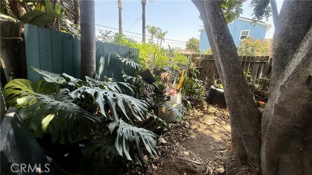 1518 E Luray Street, Long Beach CA: https://media.crmls.org/medias/55160038-7d86-44d3-b47b-9ec192eef29c.jpg