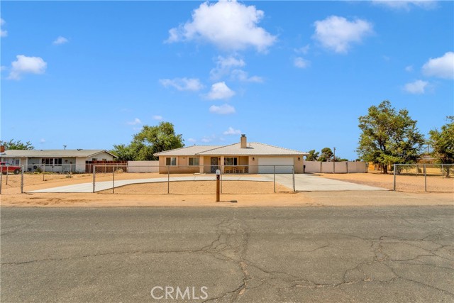 14606 Iroquois Rd, Apple Valley, CA 92307