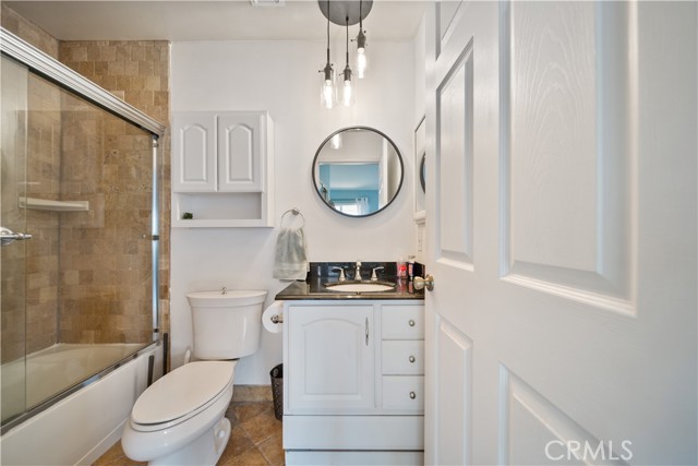 Detail Gallery Image 27 of 47 For 19950 Sherman Way Unit a a,  Winnetka,  CA 91306 - 3 Beds | 4 Baths