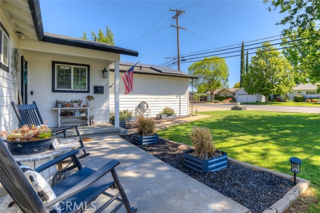 Detail Gallery Image 3 of 41 For 2225 Mariposa Ave, Chico,  CA 95926 - 3 Beds | 2 Baths