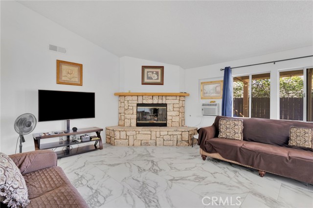 Detail Gallery Image 19 of 54 For 9788 9th Ave, Hesperia,  CA 92345 - 3 Beds | 3 Baths