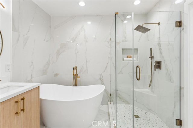 3945 S Norton Avenue, Los Angeles CA: https://media.crmls.org/medias/551a1314-c141-48c0-96e0-64e8e6ee3b54.jpg