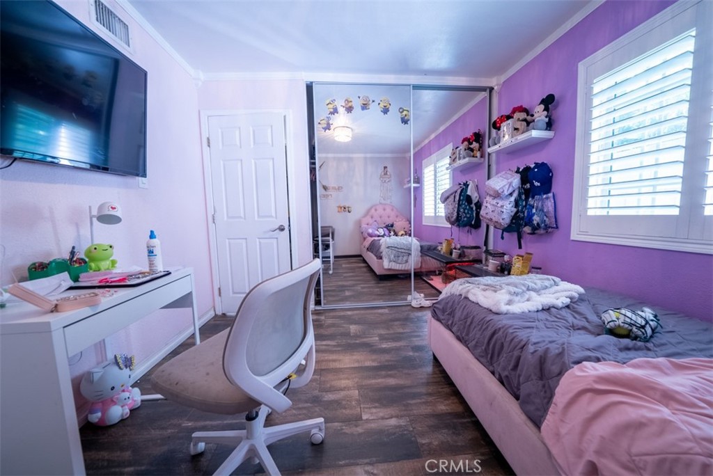 https://media.crmls.org/medias/551b1001-637c-443f-90c2-bc5eae05f1bf.jpg?preset=X-Large