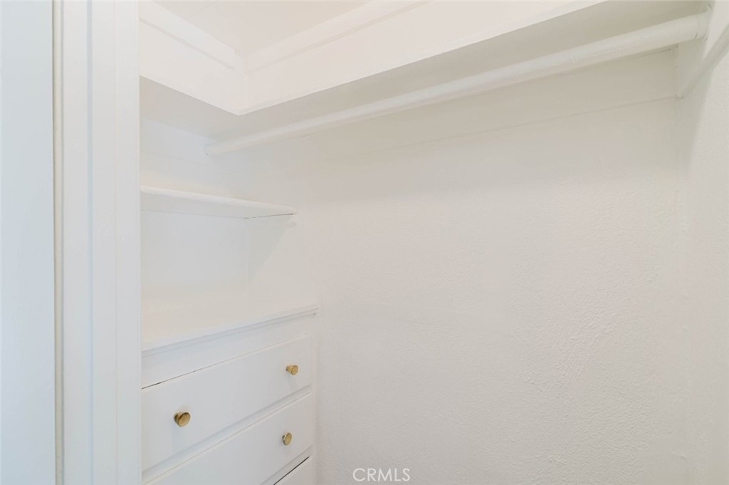 https://media.crmls.org/medias/551bc41a-86cc-42ef-9c9d-fefee4c02ef7.jpg?preset=X-Large