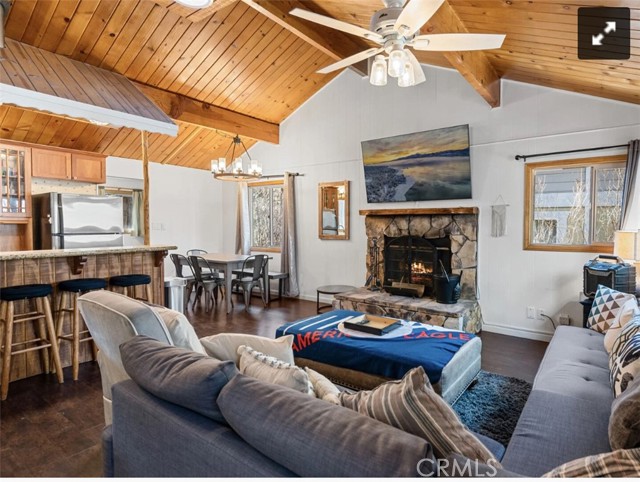 Detail Gallery Image 7 of 17 For 212 W Aeroplane Bld, Big Bear City,  CA 92314 - 2 Beds | 1 Baths