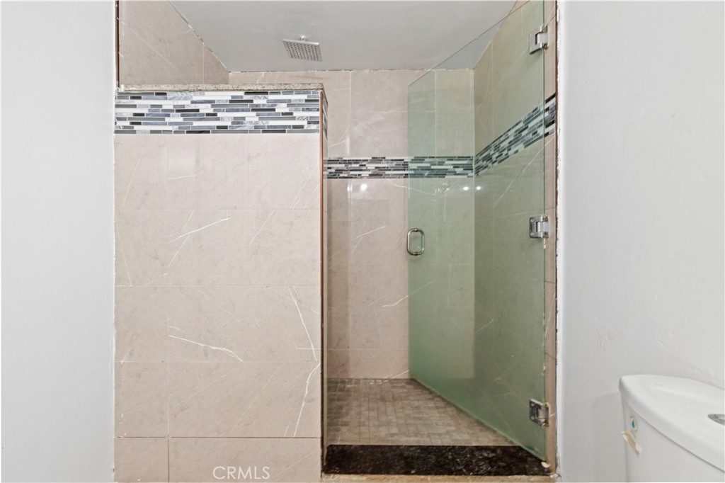 https://media.crmls.org/medias/551cc7af-f57f-4263-a462-e326f0c4ef3f.jpg?preset=X-Large