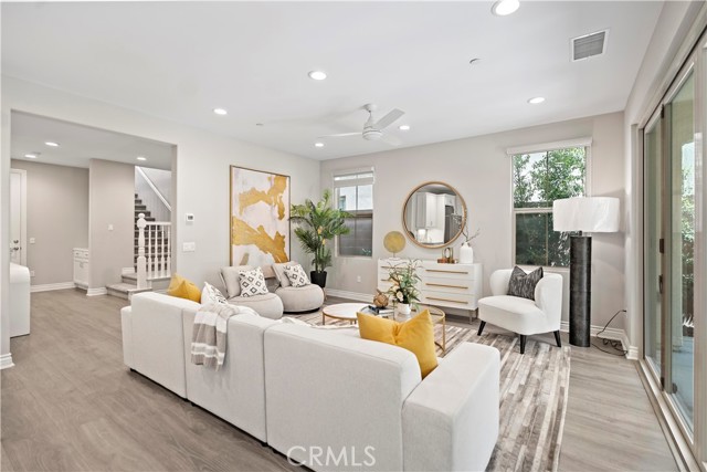 206 Phoebe, Irvine CA: https://media.crmls.org/medias/551cfb40-c035-4a5f-82f5-ccad299e48ff.jpg