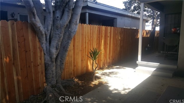 8014 S Western Avenue, Los Angeles CA: https://media.crmls.org/medias/551daef6-3c40-4e2a-9ffe-b8053d9da4c8.jpg