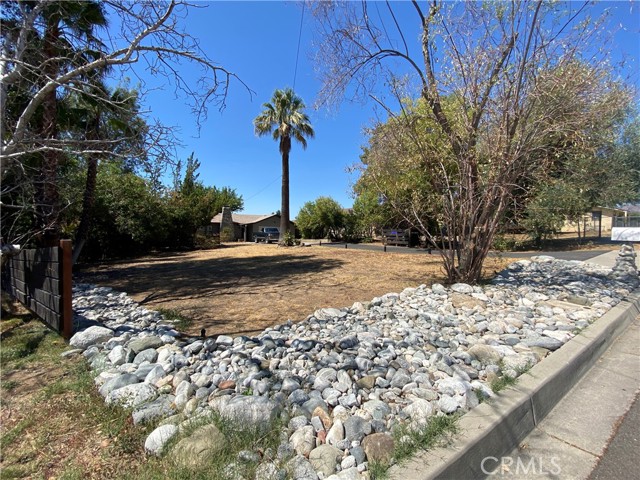11748 Douglas, Yucaipa CA: https://media.crmls.org/medias/551dcdba-b537-42a0-a5f6-4fe8d1f71a22.jpg