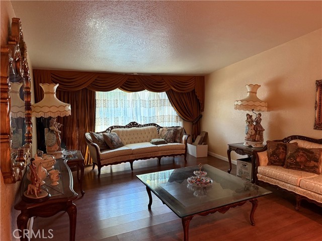 Detail Gallery Image 14 of 37 For 17000 Orozco St, Granada Hills,  CA 91344 - 4 Beds | 2/2 Baths