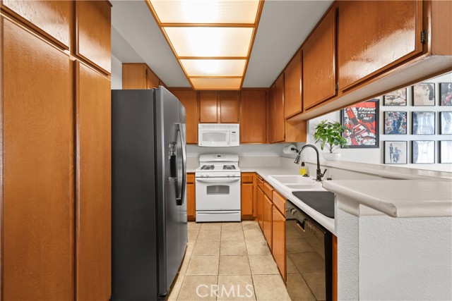 Detail Gallery Image 16 of 43 For 13144 Bromont, Sylmar,  CA 91342 - 2 Beds | 2 Baths