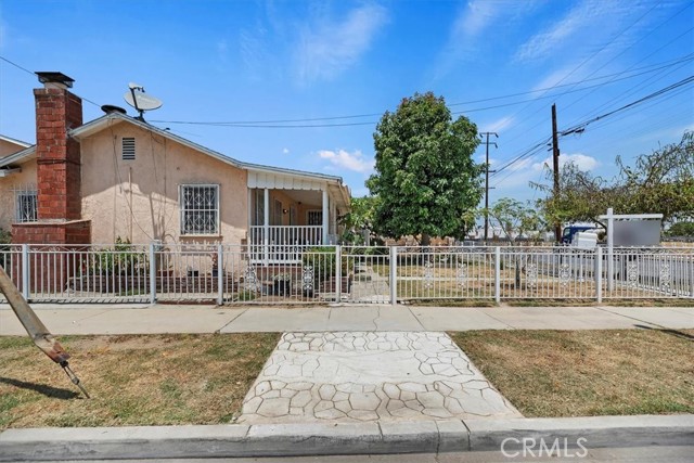 1218 S Sultana Avenue, Ontario CA: https://media.crmls.org/medias/551e828f-821c-4ba4-a6e7-fd4ab17f9272.jpg