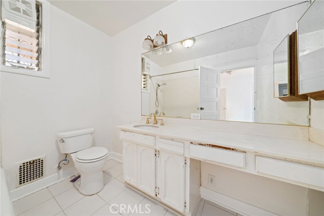 1412 S Victoria Avenue, Los Angeles CA: https://media.crmls.org/medias/551f0fb4-6442-487e-8869-6150c14055f2.jpg