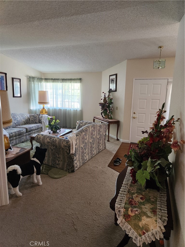https://media.crmls.org/medias/551f89da-93bd-4ced-bc21-270bcbb67049.jpg?preset=X-Large