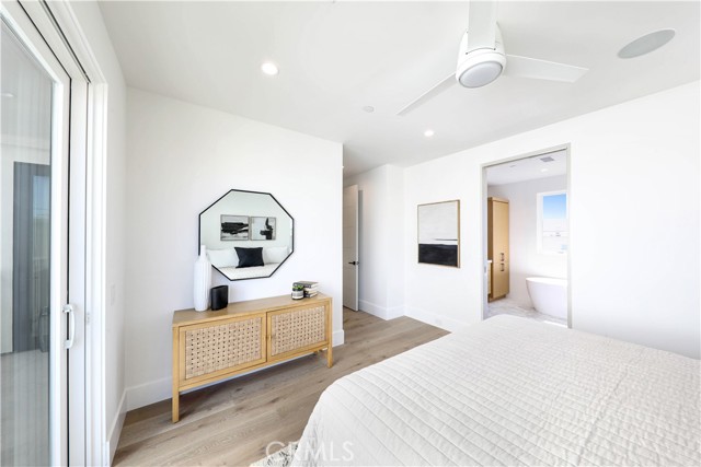 Detail Gallery Image 14 of 24 For 715 Narcissus #2,  Corona Del Mar,  CA 92625 - 2 Beds | 2 Baths