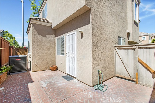 64 Rue Fontaine, Lake Forest CA: https://media.crmls.org/medias/5521226f-c412-4a2d-8c73-adcfb2903202.jpg